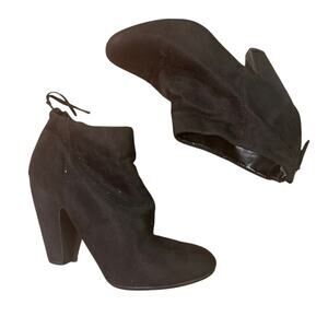 Pink & Pepper faux suede heeled booties size 8.5